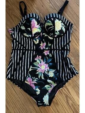 Torrid Black White Stripe Floral Underwire One Piece Swimsuit Size 2X 18-20